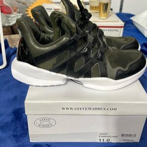 Steve Madden Men’s Lace Up Giddy Camouflage  Sneakers Shoes Size 11 NWB